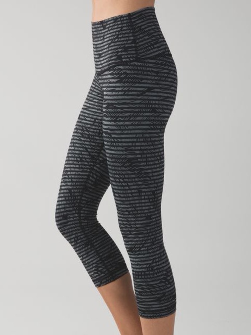 Lululemon Cropped Athletic Leggings - Stripe Play Slate Black/Gray